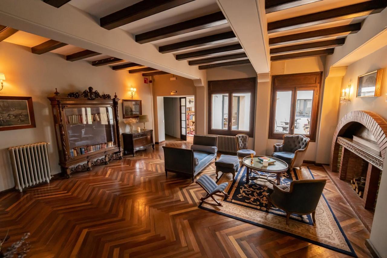 Angelats Hotel - A Signature Boutique Hotel & Restaurant Рибес де Фресер Екстериор снимка