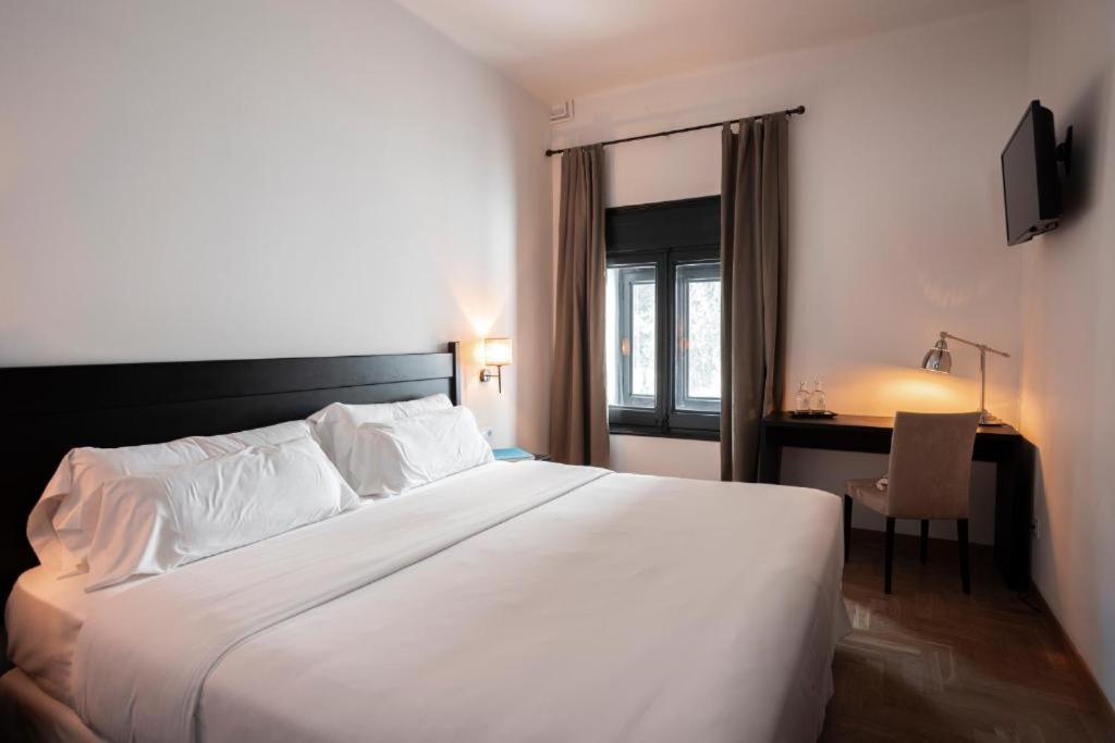 Angelats Hotel - A Signature Boutique Hotel & Restaurant Рибес де Фресер Екстериор снимка