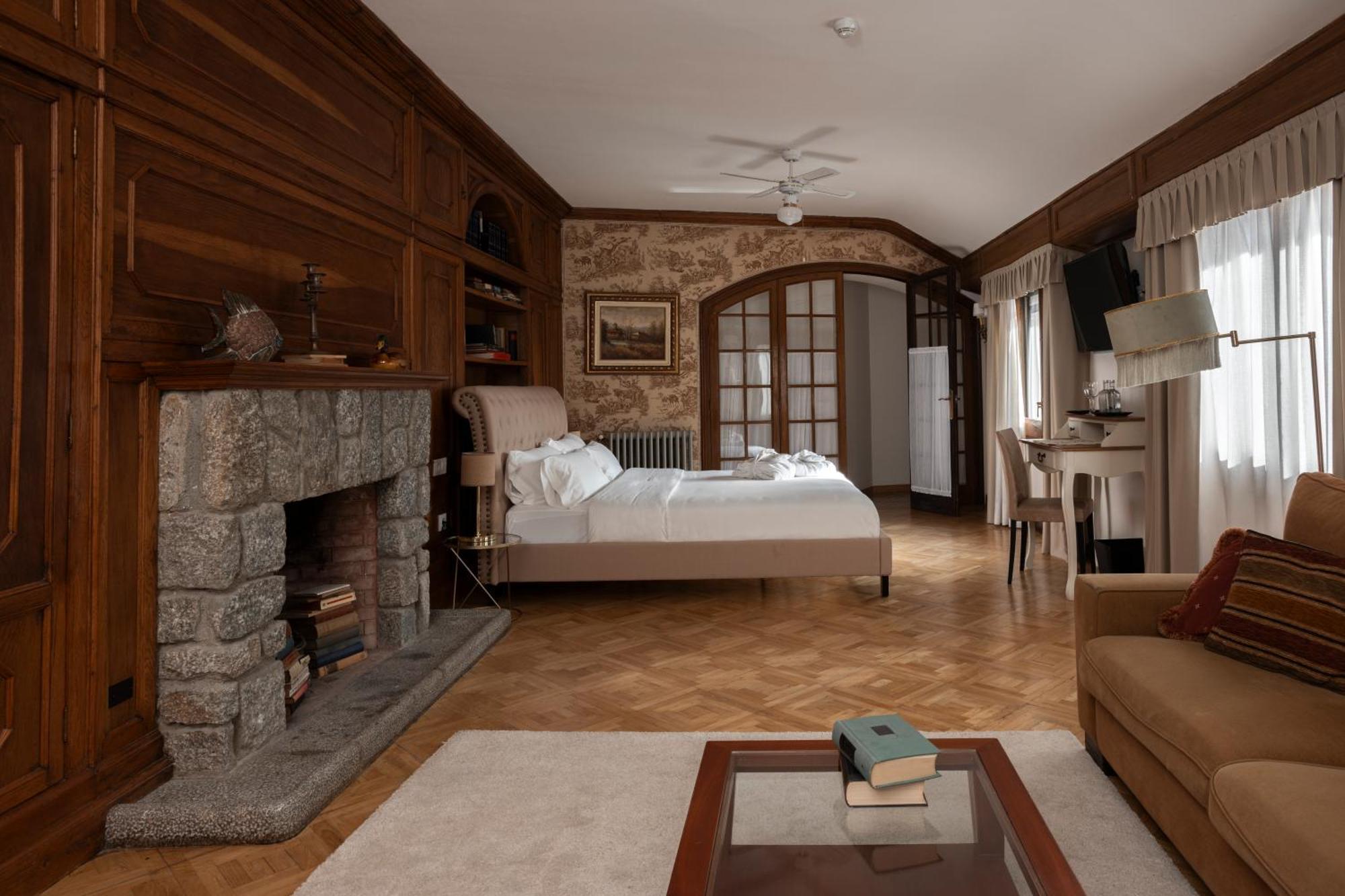 Angelats Hotel - A Signature Boutique Hotel & Restaurant Рибес де Фресер Екстериор снимка