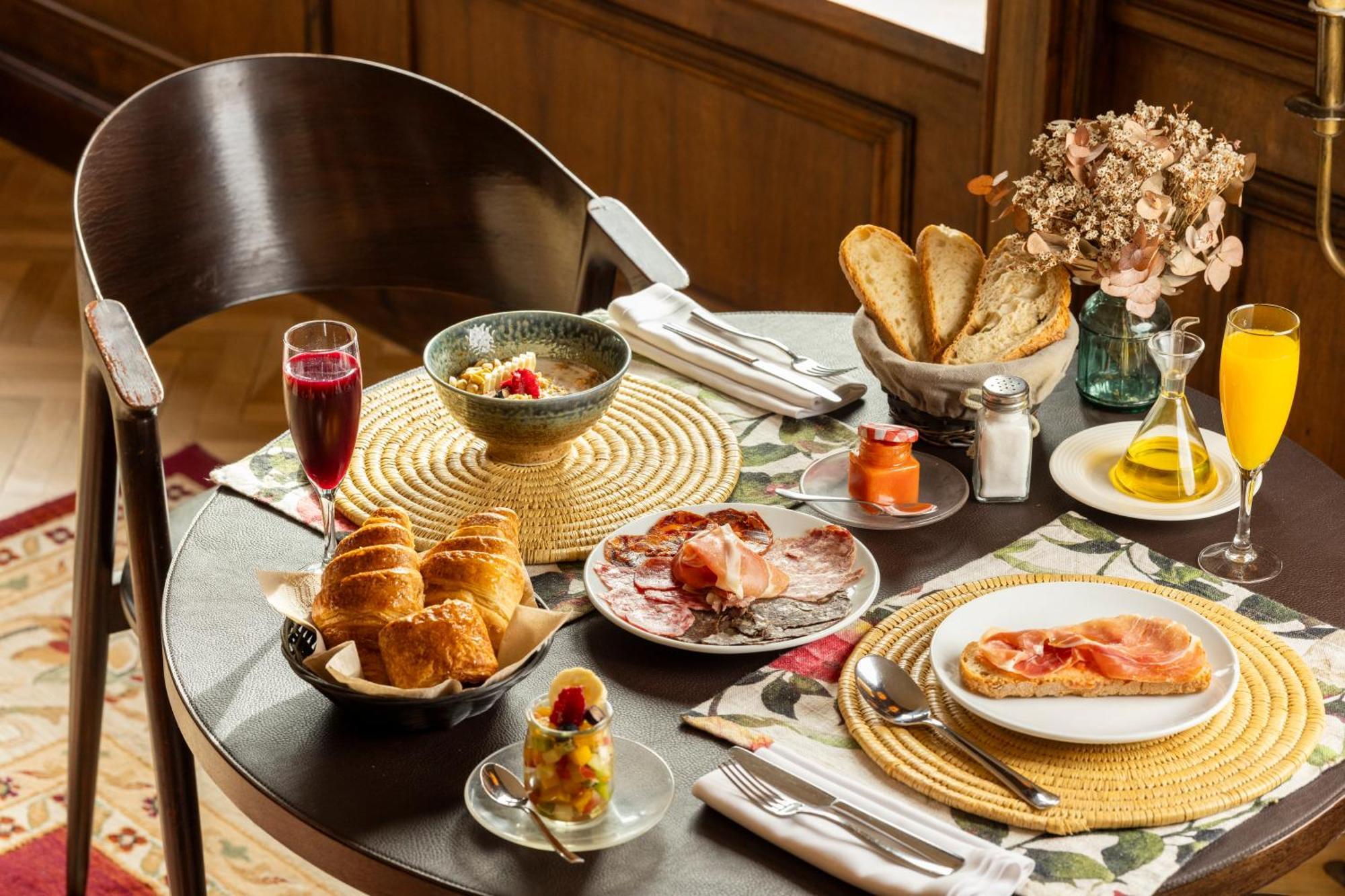 Angelats Hotel - A Signature Boutique Hotel & Restaurant Рибес де Фресер Екстериор снимка