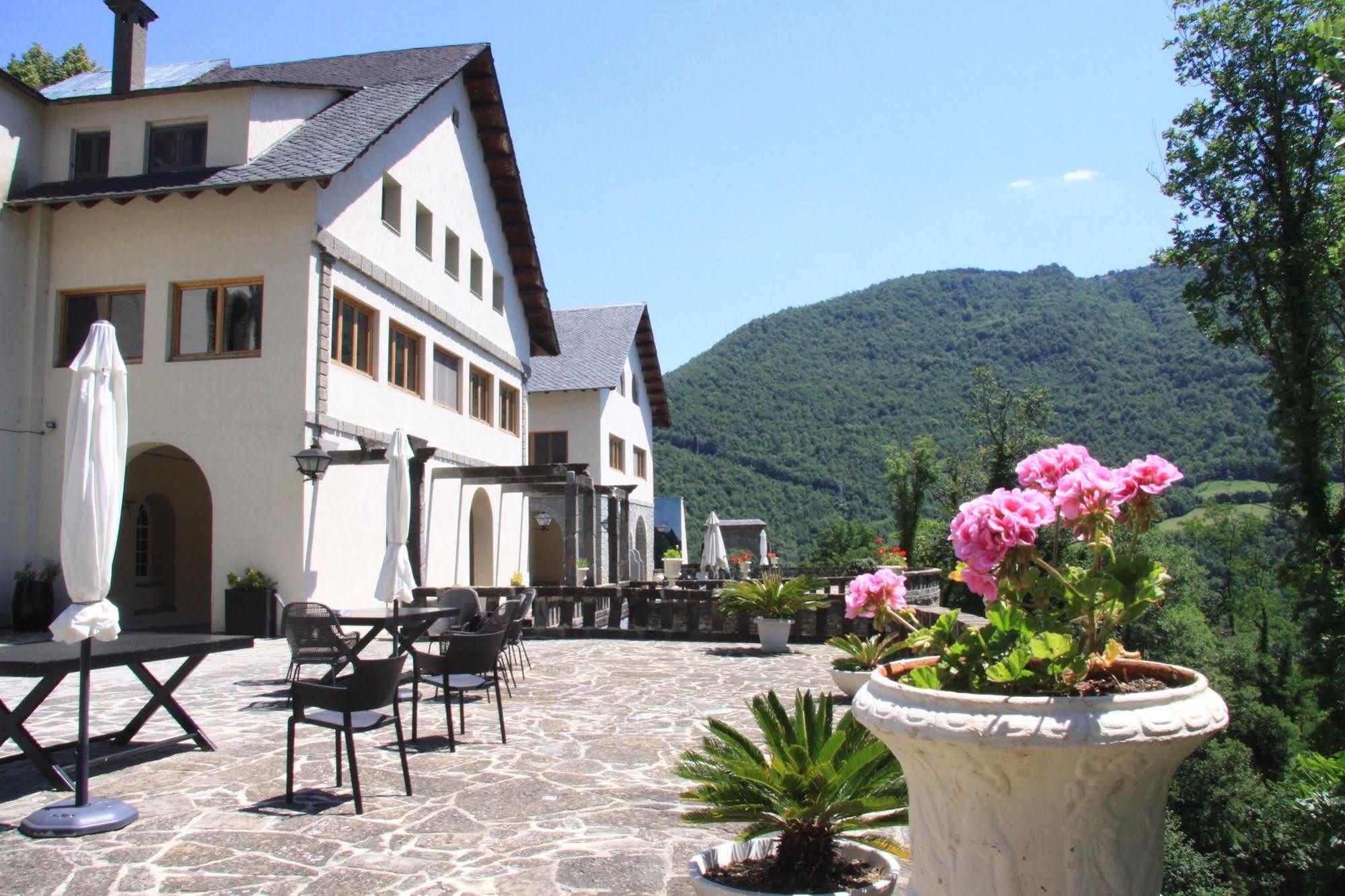 Angelats Hotel - A Signature Boutique Hotel & Restaurant Рибес де Фресер Екстериор снимка