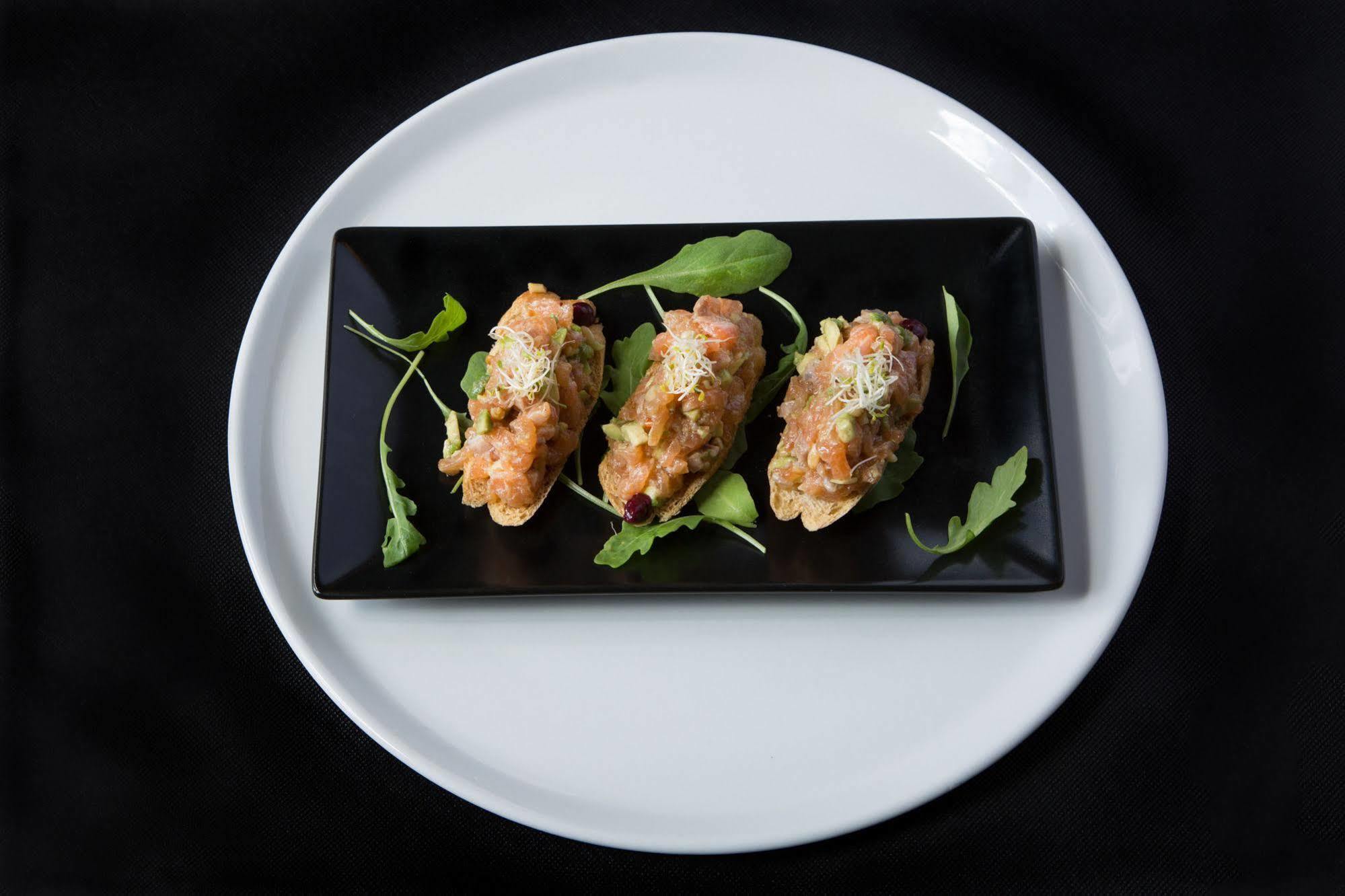 Angelats Hotel - A Signature Boutique Hotel & Restaurant Рибес де Фресер Екстериор снимка