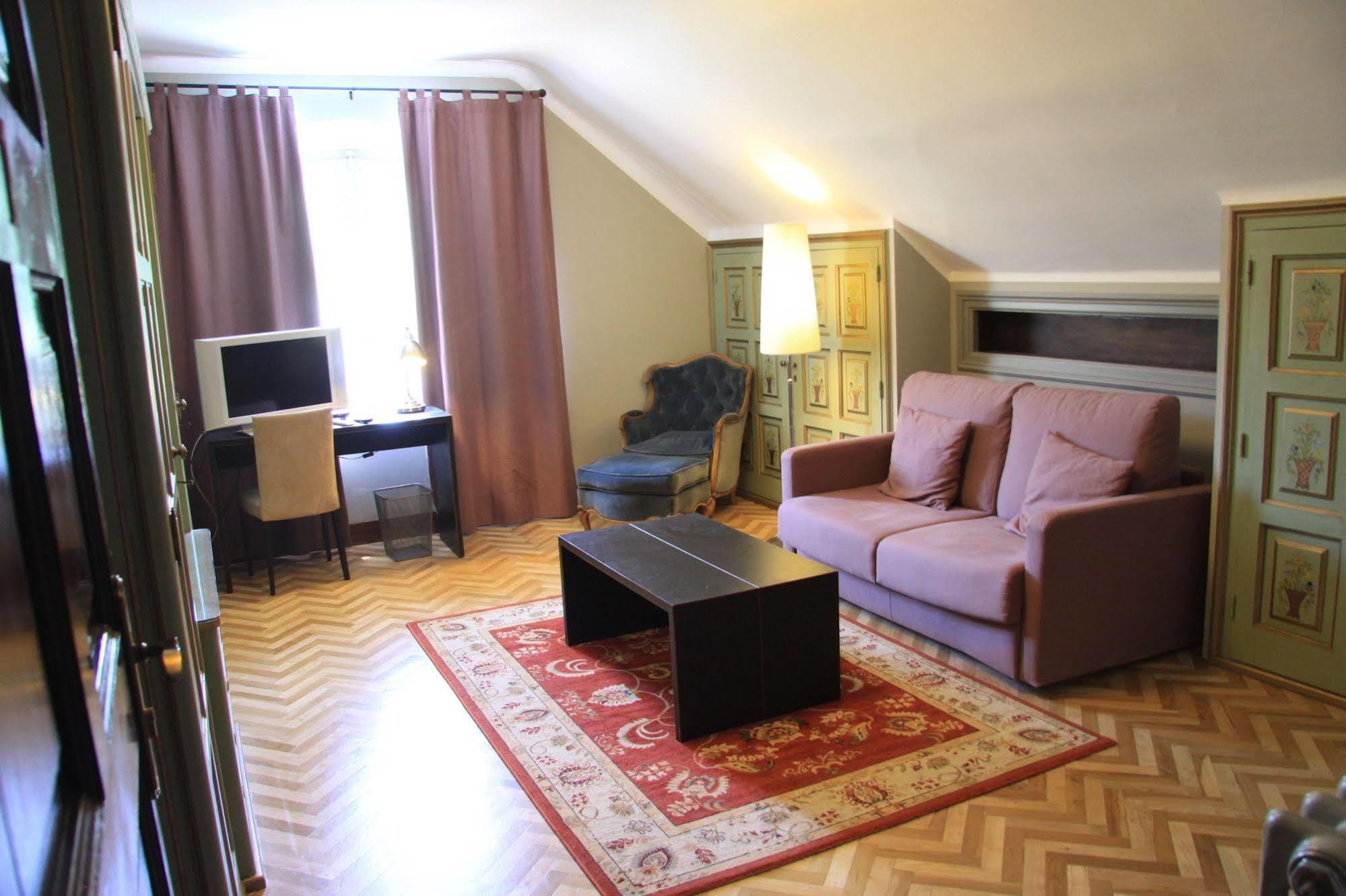 Angelats Hotel - A Signature Boutique Hotel & Restaurant Рибес де Фресер Екстериор снимка